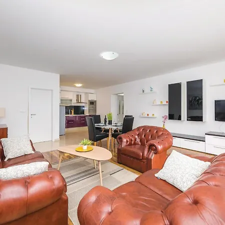 Apartment Lovely In Kastel Stari With Kitchen Kastela
