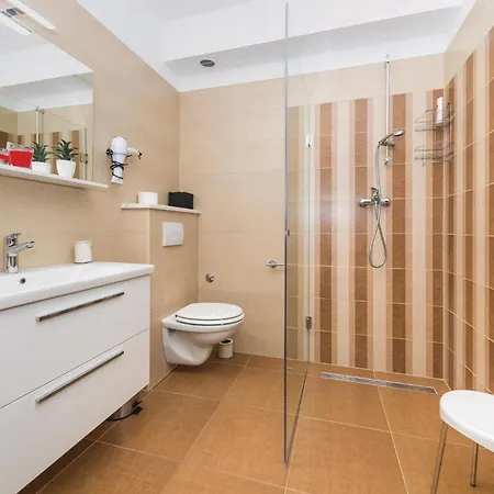 Apartment Cozy In Kastel Stari Kaštela