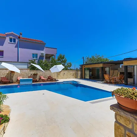 Lovely In Kastel Stari With Kitchen Kastela