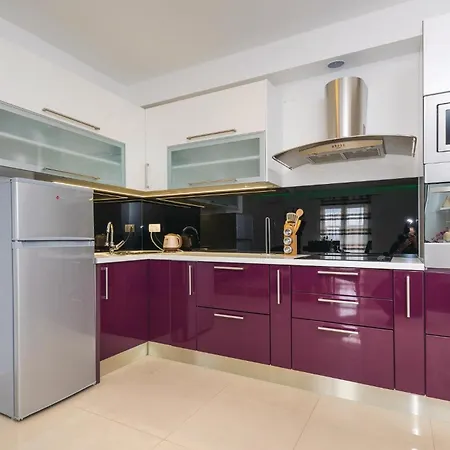 Amazing In Kastel Stari With 2 Bedrooms, Jacuzzi&outdoor Swimming Pool *