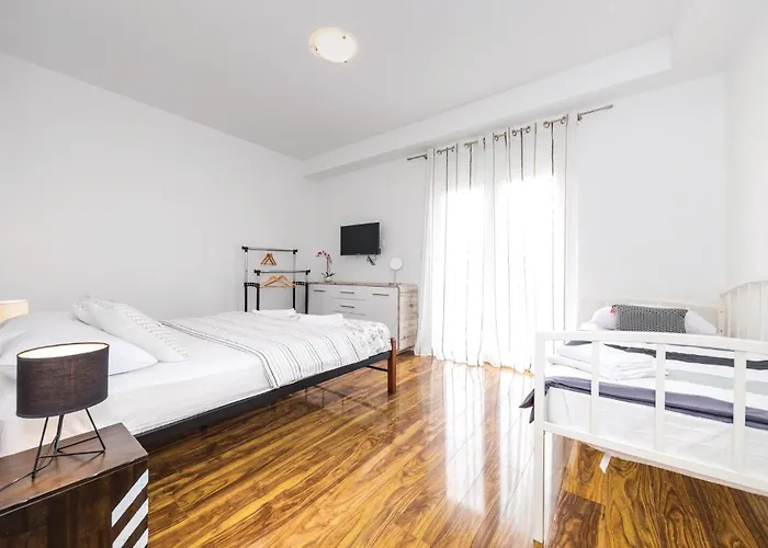 Amazing In Kastel Stari Lejlighed